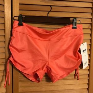 •ALO Yoga• Sweat It Trunk in Pink